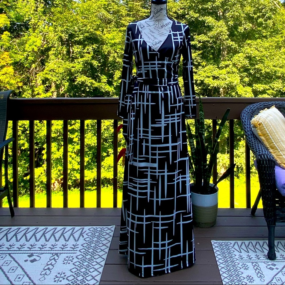 Long Sleeved Black And White Dress